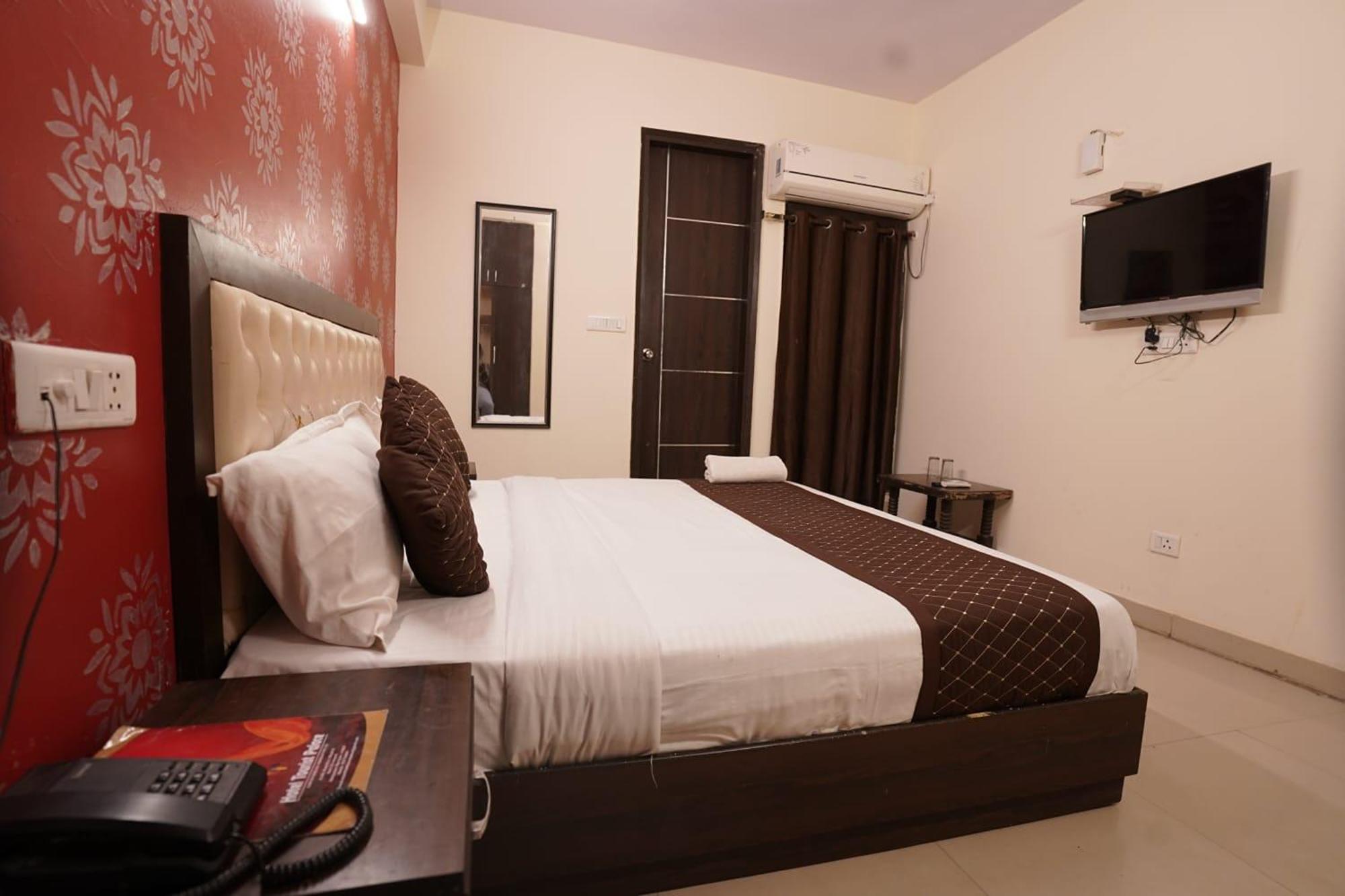 Hotel Tourist Palace Új-Delhi Kültér fotó