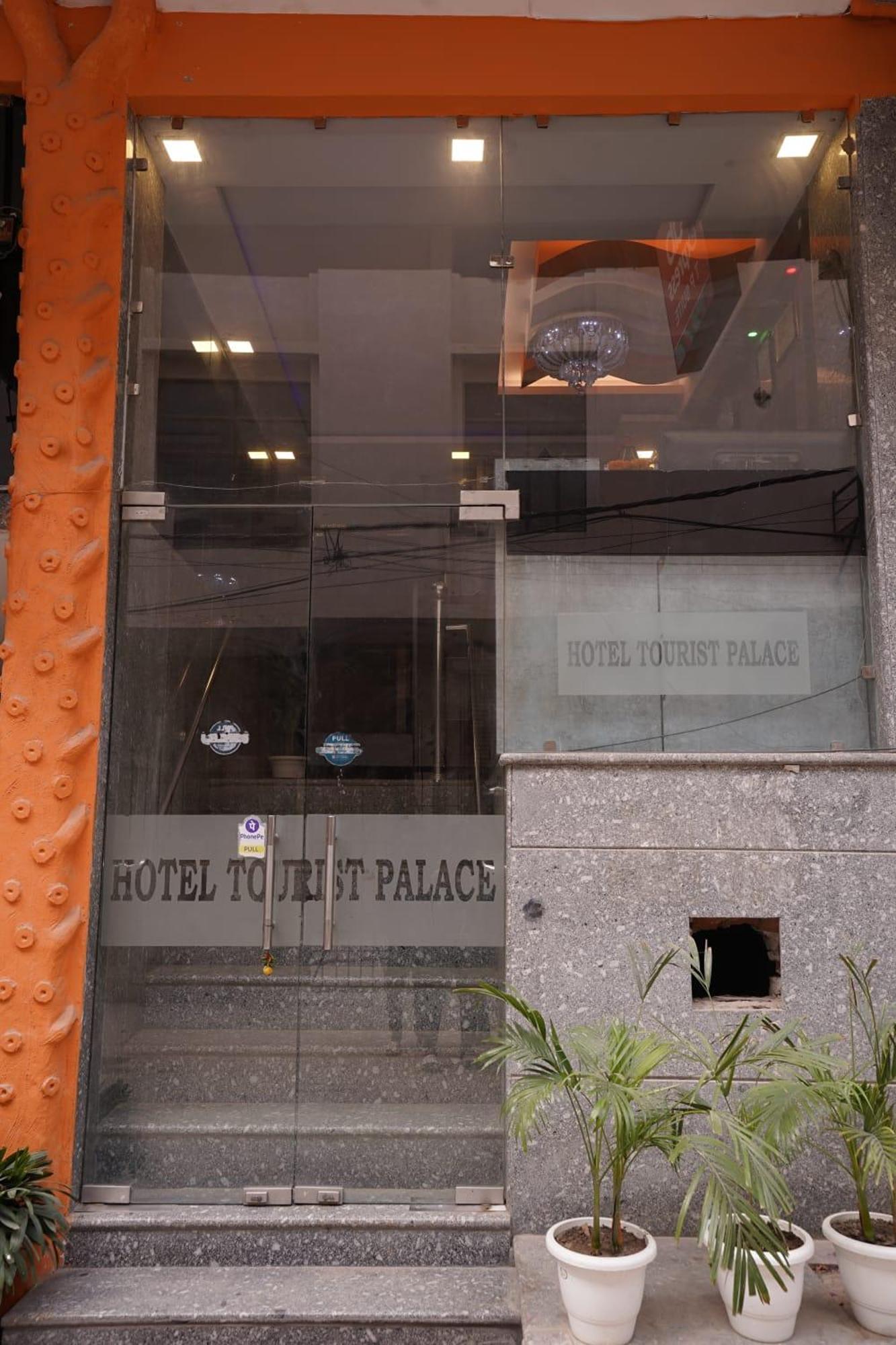 Hotel Tourist Palace Új-Delhi Kültér fotó