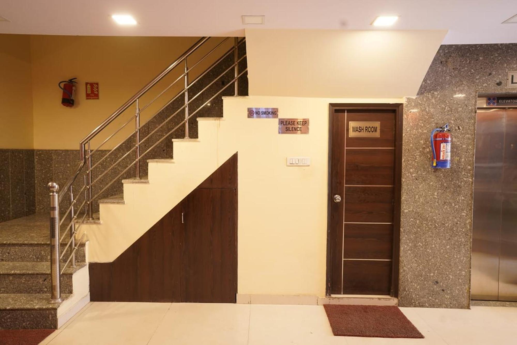 Hotel Tourist Palace Új-Delhi Kültér fotó